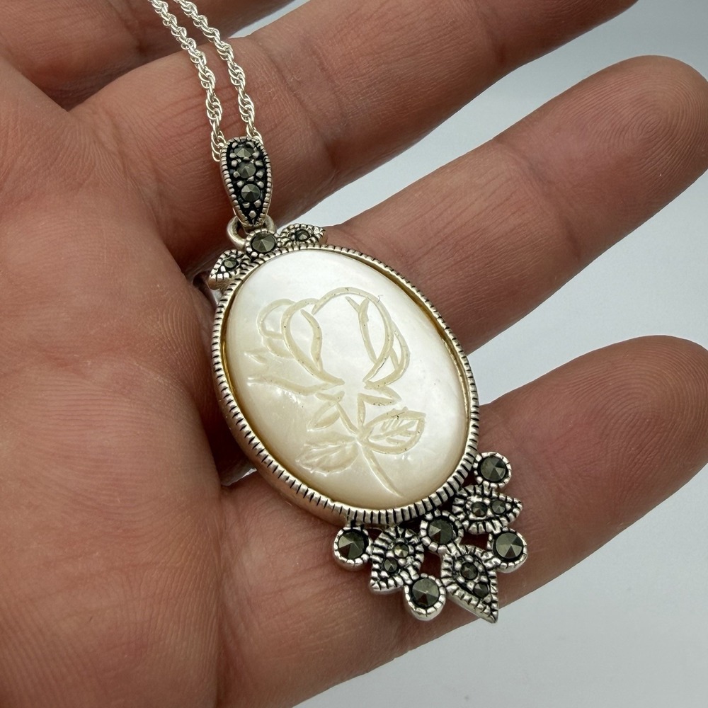Vtg SU Sterling Silver MOP Carved Cameo Pendant‎ Necklace 16 Inches Signed